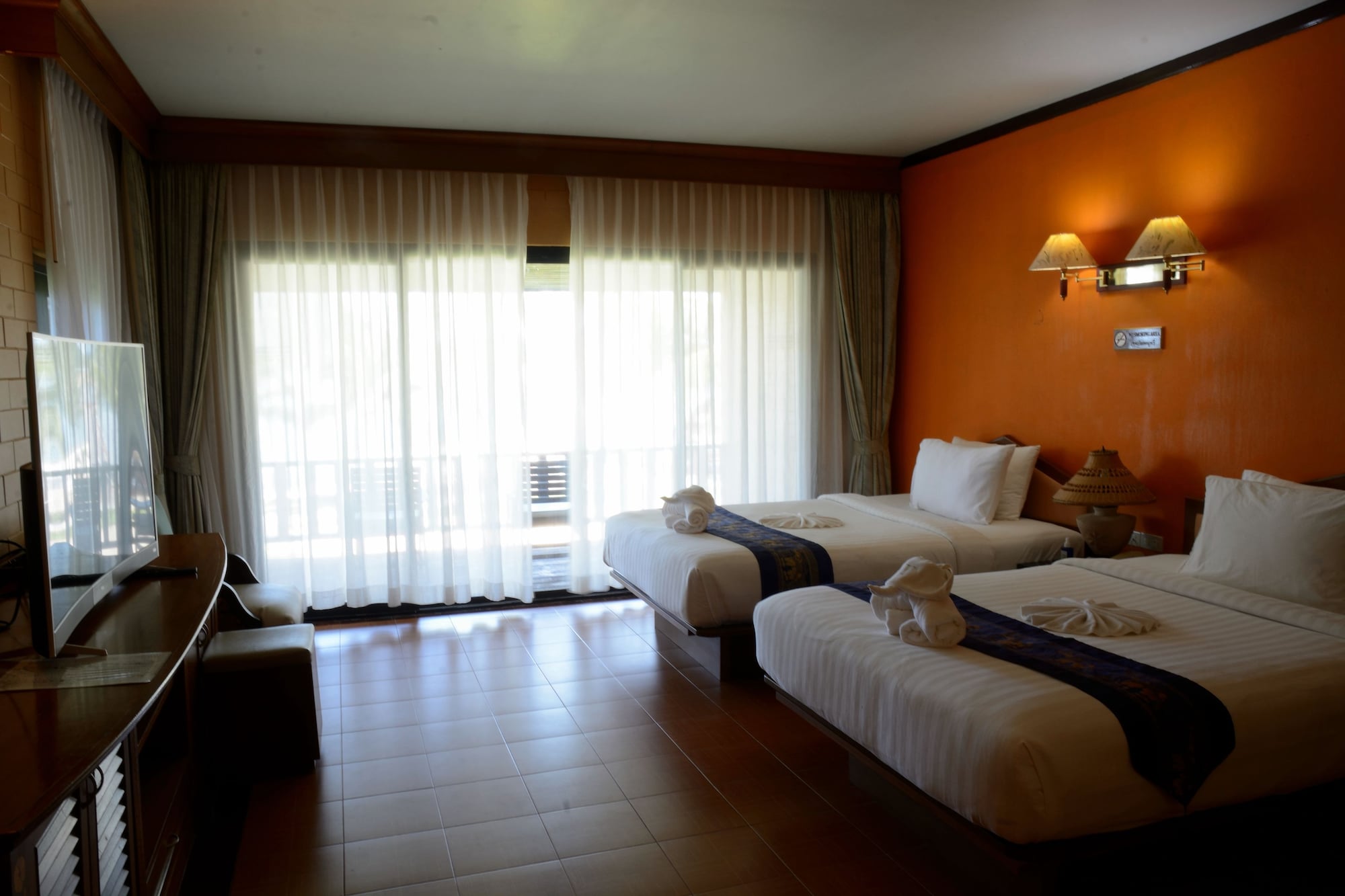DELUXE TWIN ROOM