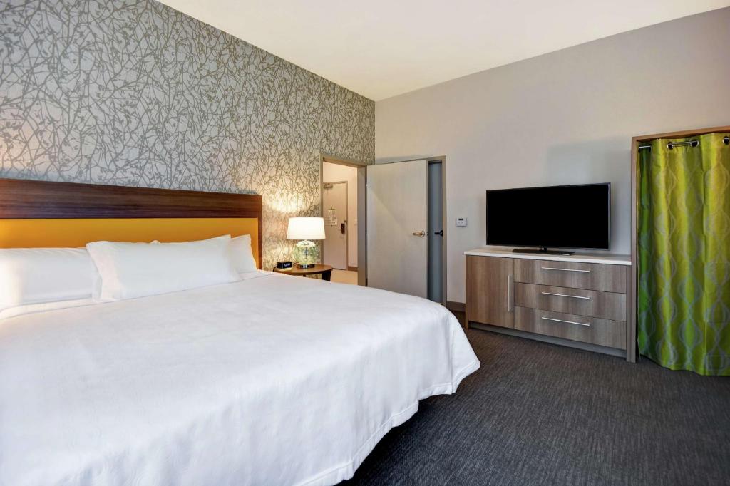 جناح بسرير كينج مع أريكة لذوي الإعاقة، Home2 Suites By Hilton Jekyll Island 2/3