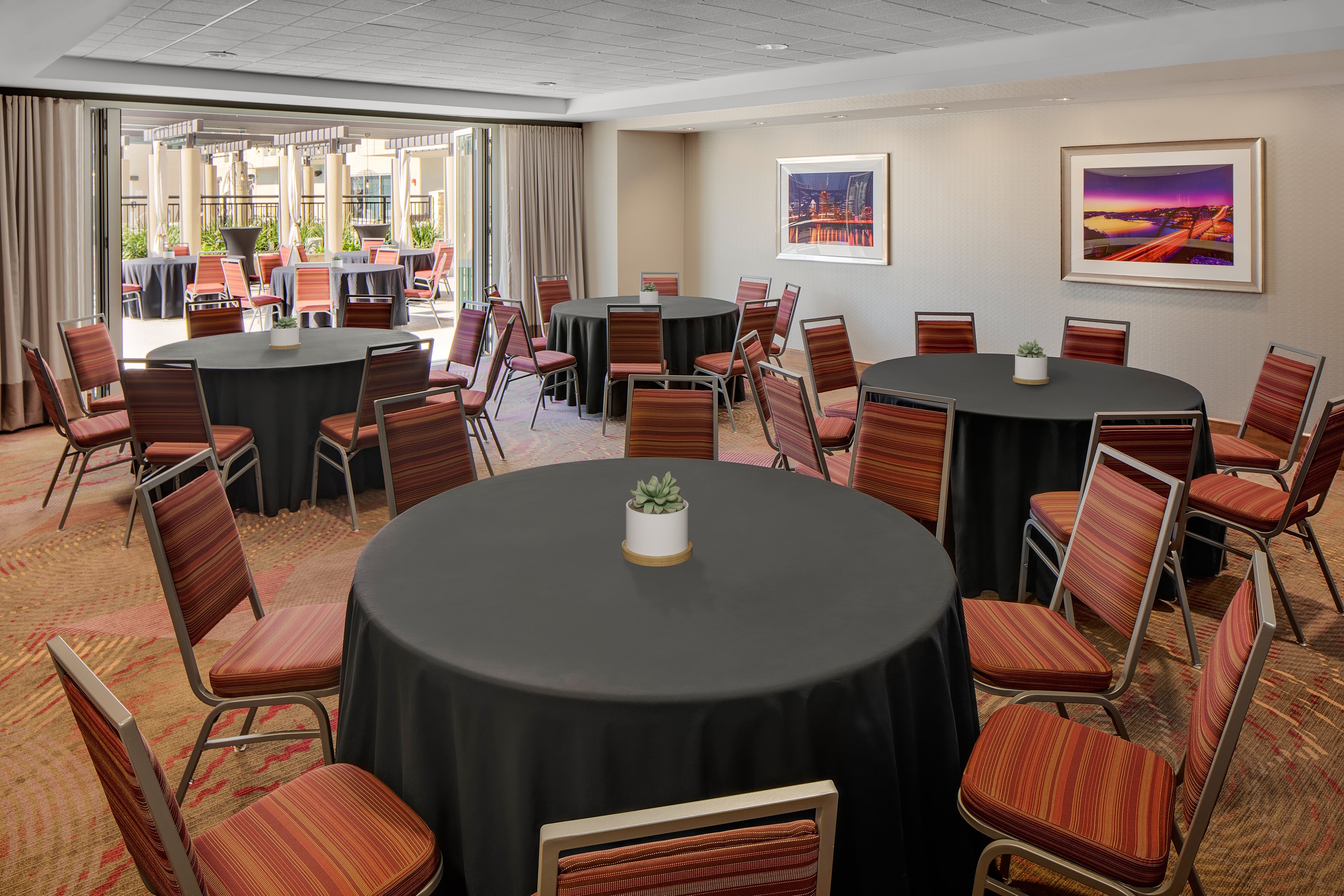 Hotel Indigo Austin Downtown University 65/70