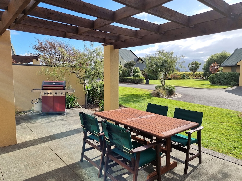 Vintners Retreat 24/50