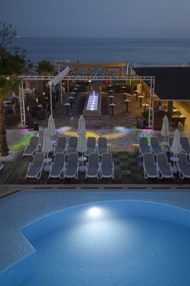 Xperia Saray Beach 10/67