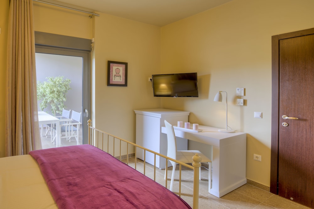 Marini Luxury Apartments And Suites 38/75