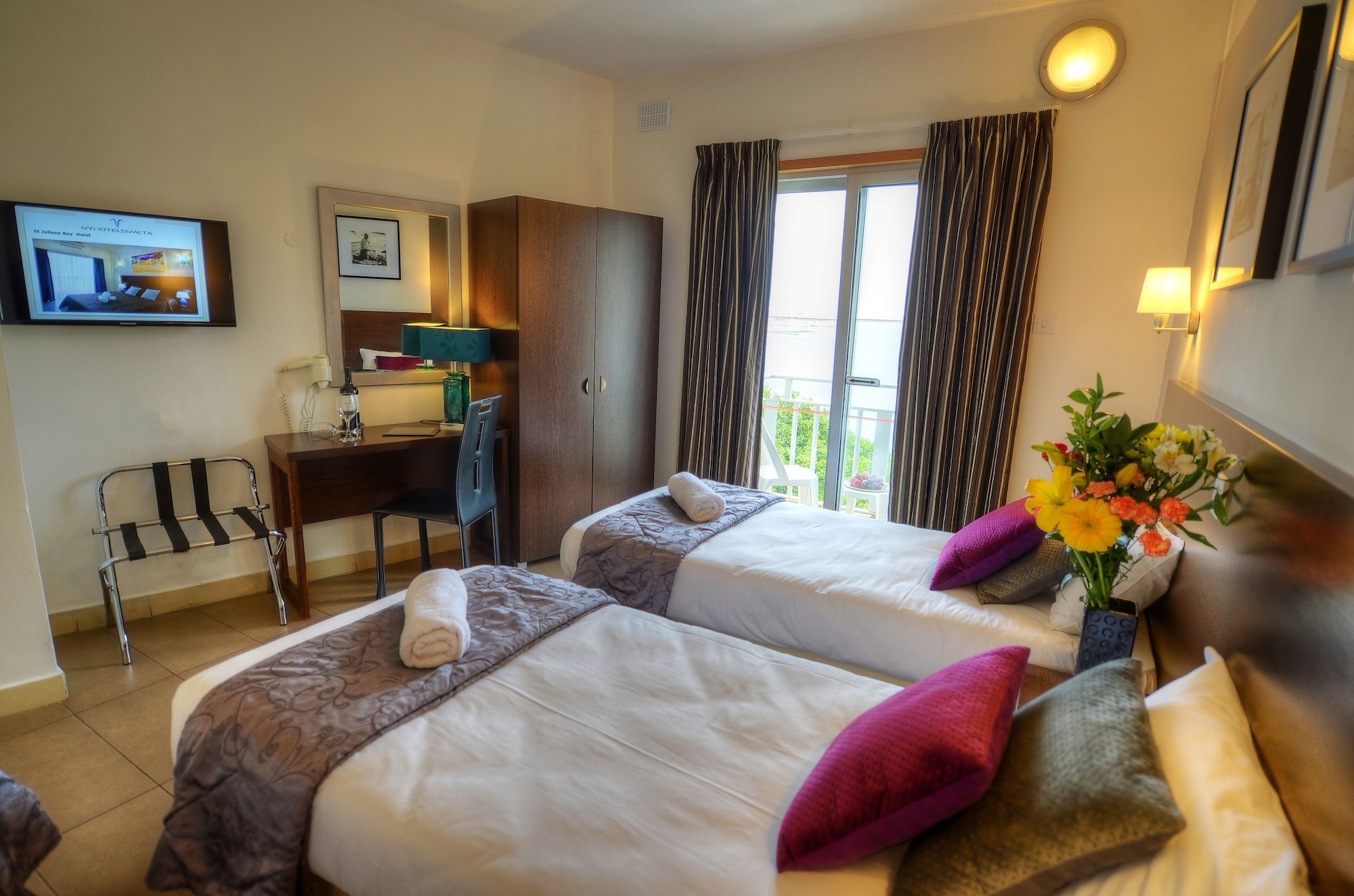 غرفة مفردة بسرير مزدوج بإطلالة جزئية على البحر، Carlton Hotel Malta 4/9