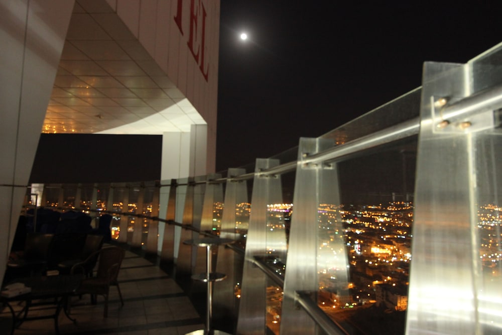 Awaliv International Hotel 67/68
