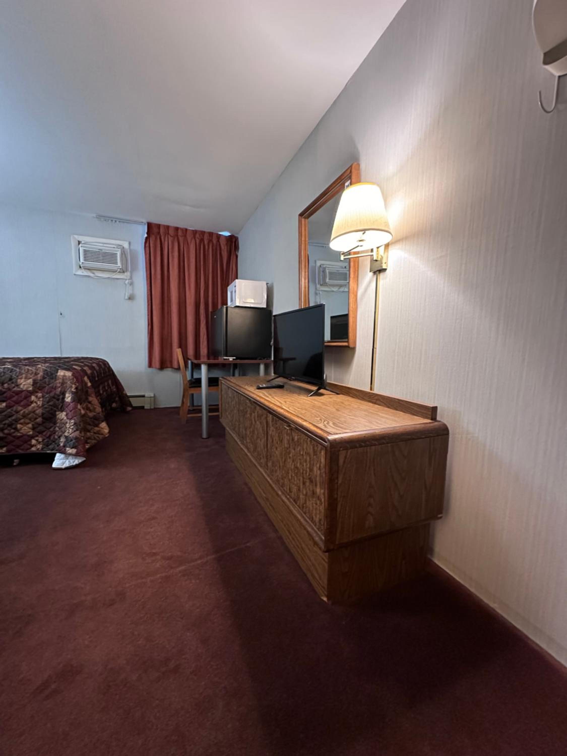 Pamola Motor Lodge 6/27
