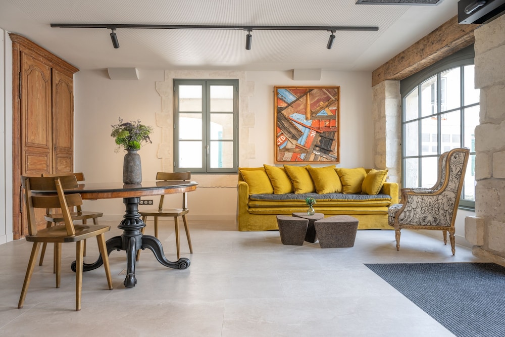 SAINT NICOLAS HOTEL 55/80