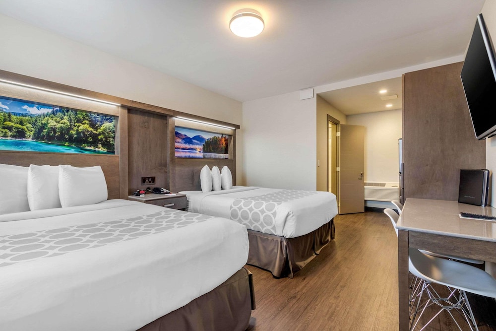 Super 8 by Wyndham Macleod Trail Calgary 17/60