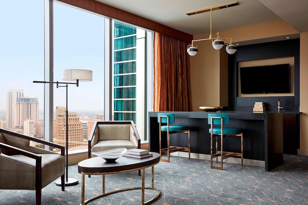 MARRIOTT MARQUIS HOUSTON 47/65