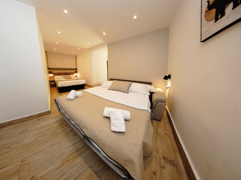 Club, Quadruple, Double Bed, Sofa