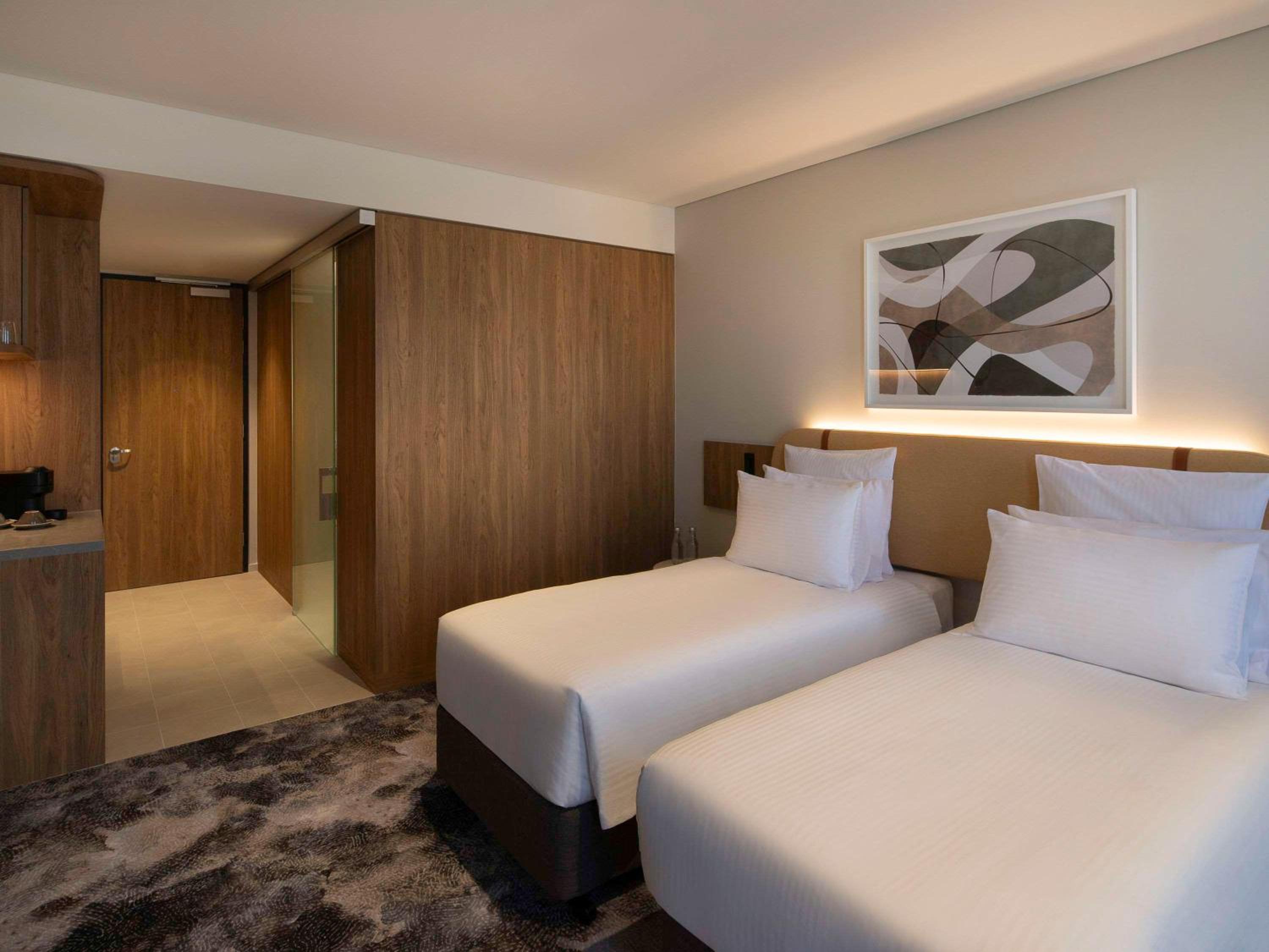 SUPERIOR, TWIN BEDS, 2 KING BEDS