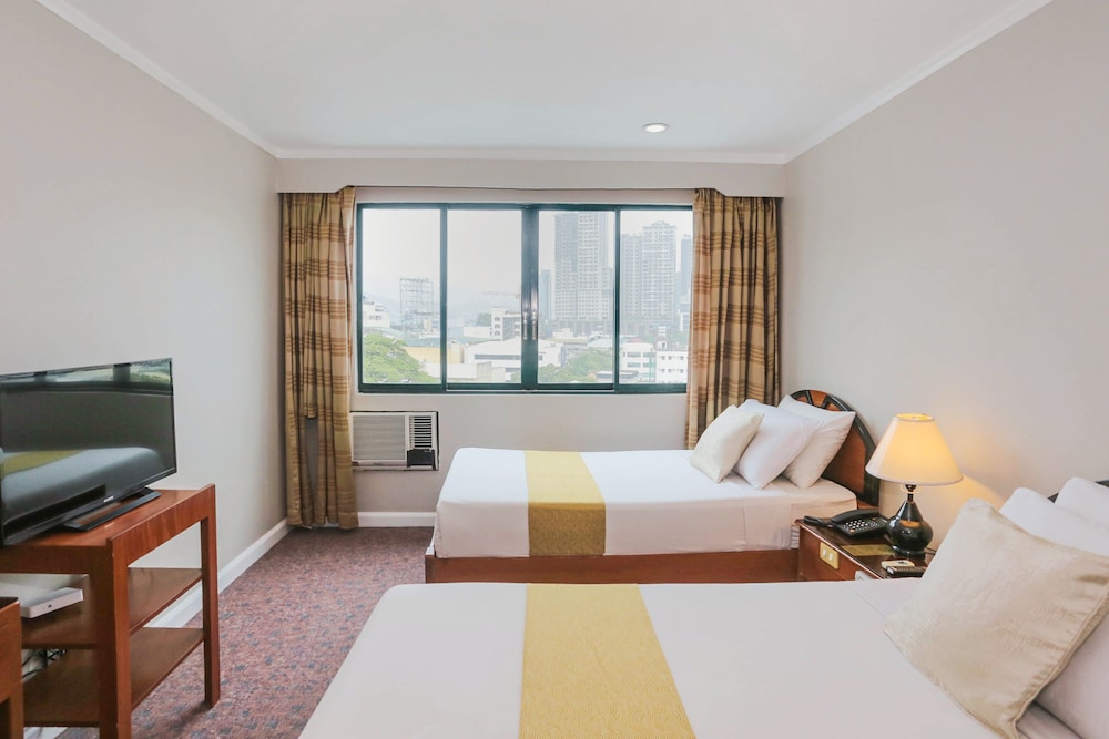 Holiday Plaza Hotel 50/86