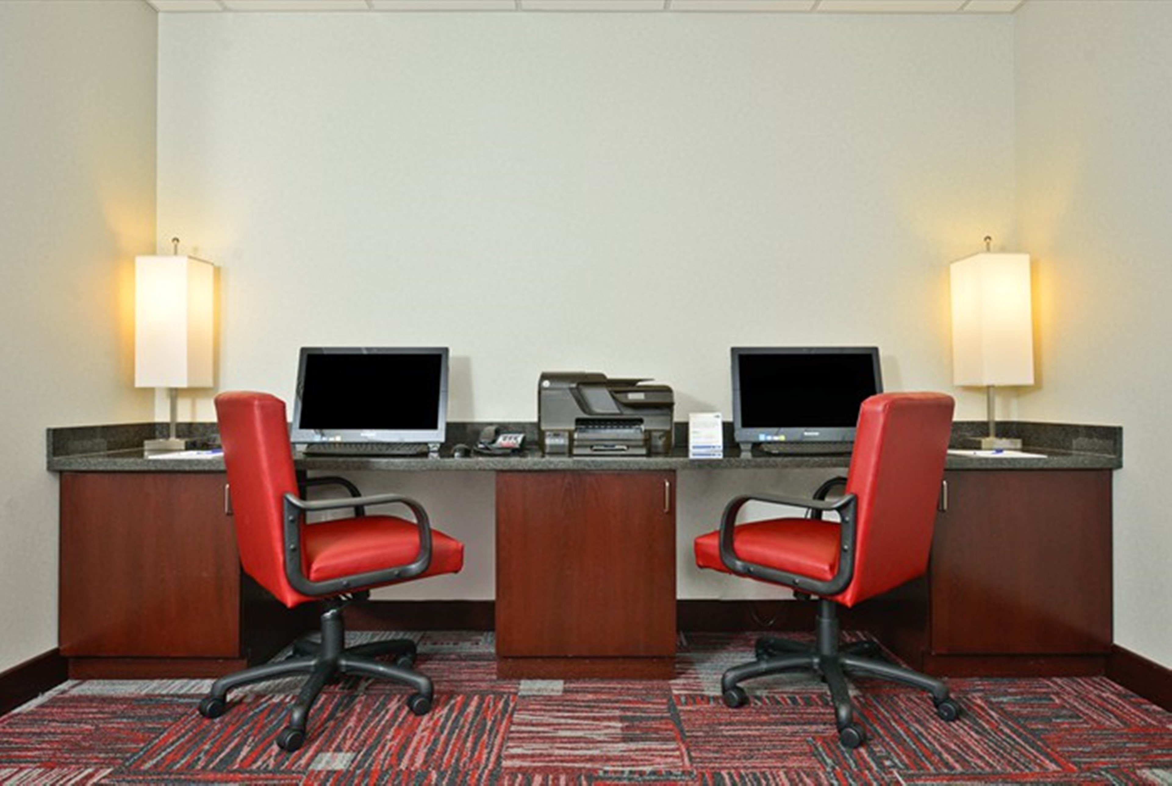 Holiday Inn Express Hotel Amp Suites Utica 52/58