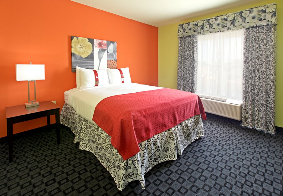Holiday Inn Garland 73/73