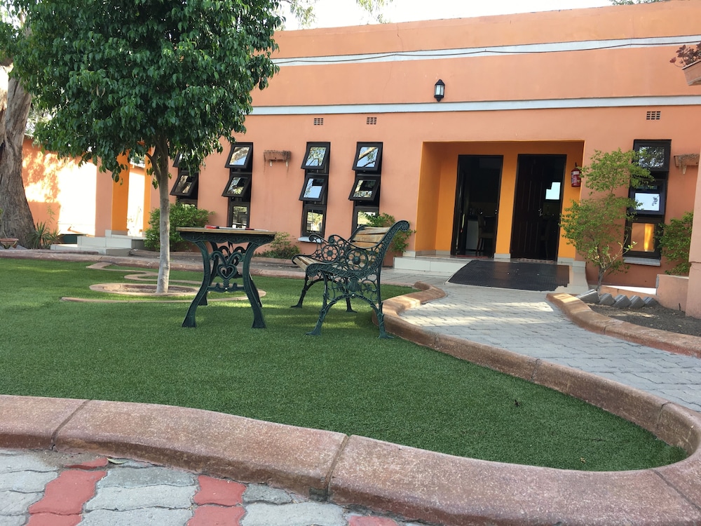Gumare Executive Lodge 34/47