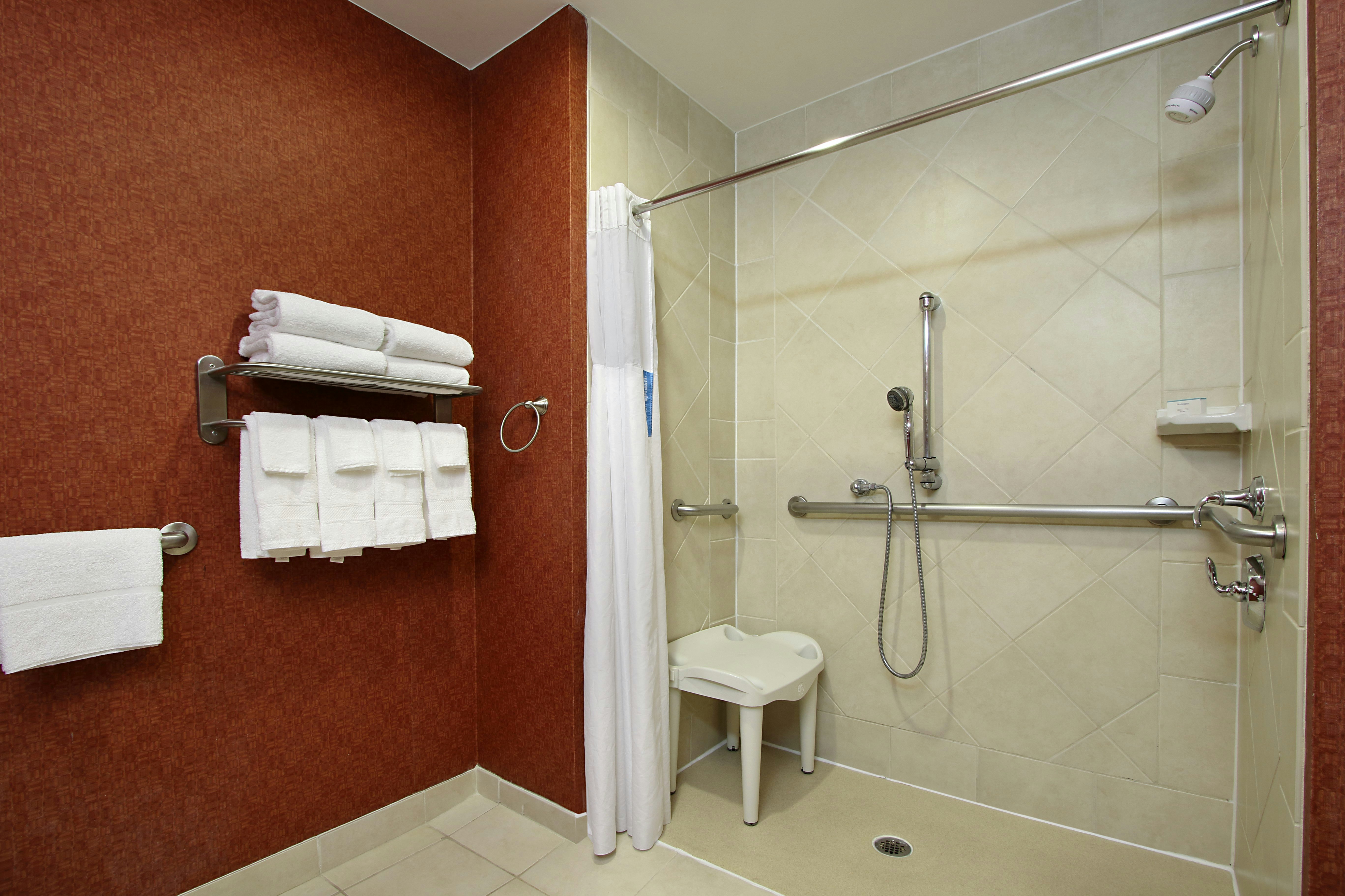 غرفة بسرير كينج لذوي الإعاقة، Hampton Inn Suites Conroe I 45 North 2/3