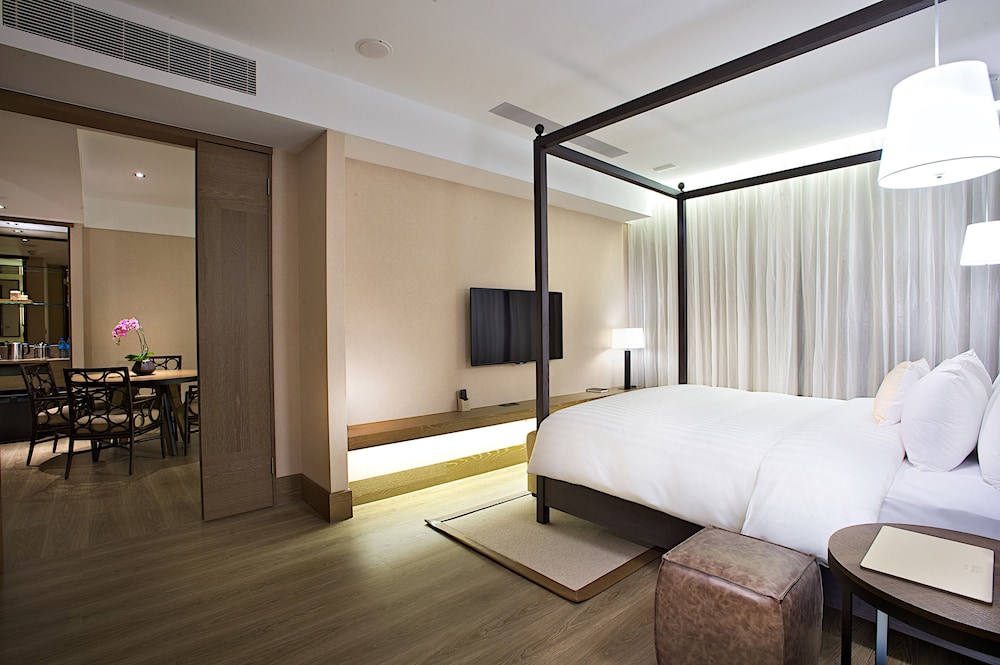 The Gaya Hotel 26/72