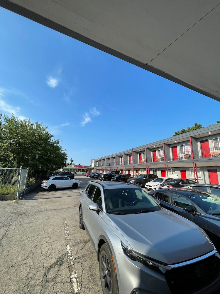 6267 Persepolis Inn 62/70