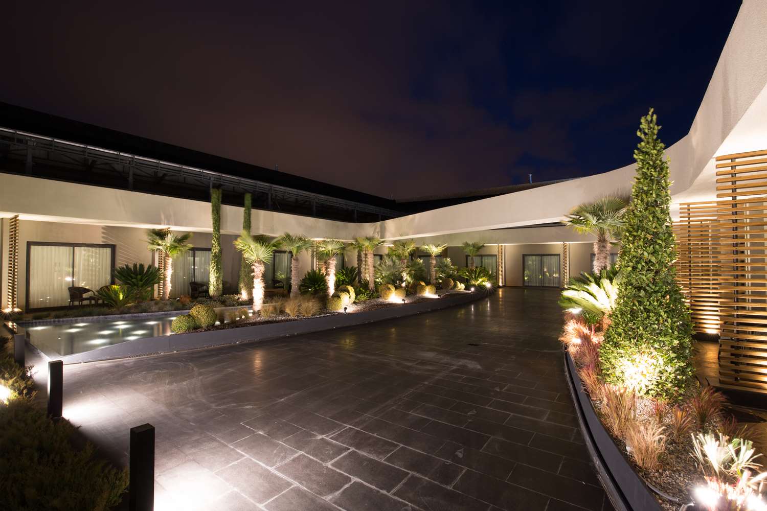 DoubleTree by Hilton Izmir Airport 85/85