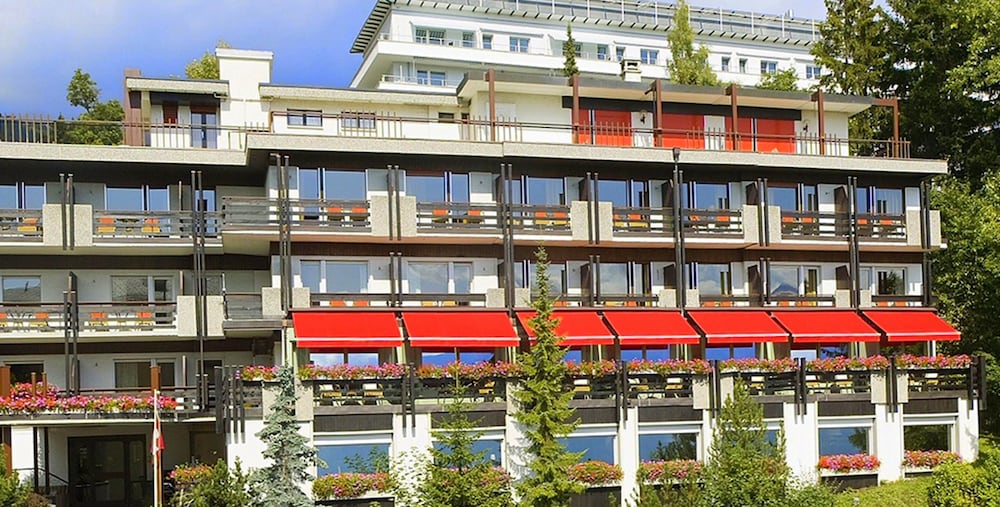 De La Foret Hotel 3/66
