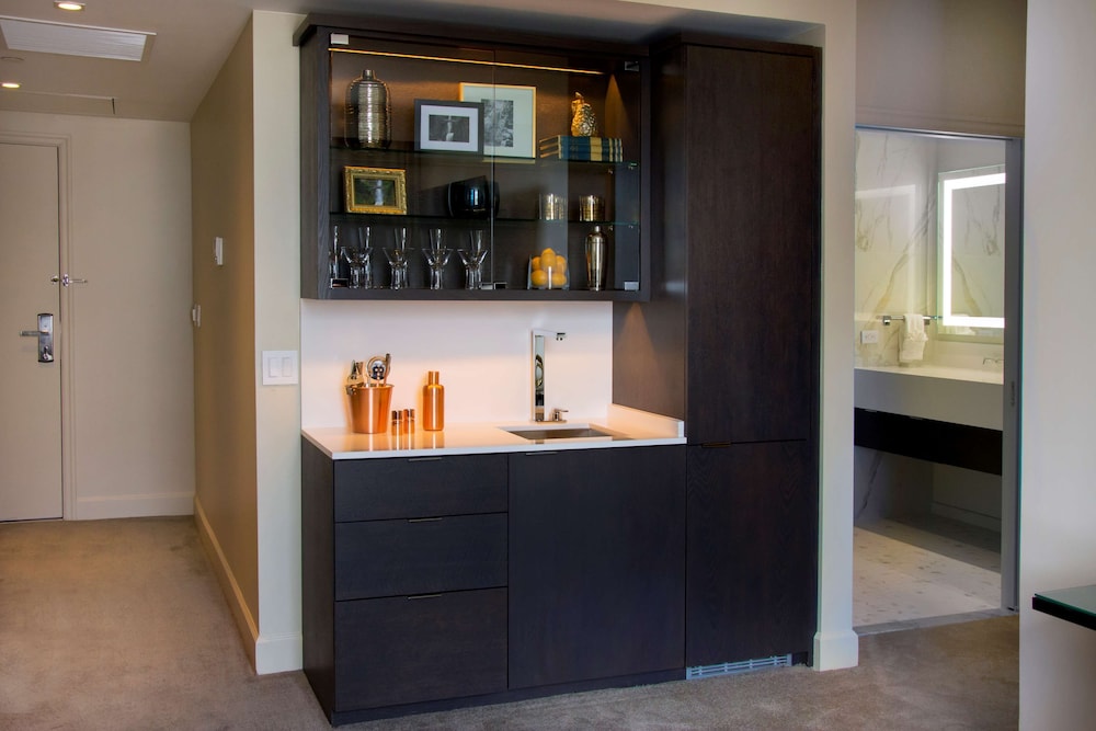 The Benson Portland, Curio Collection by Hilton 9/72