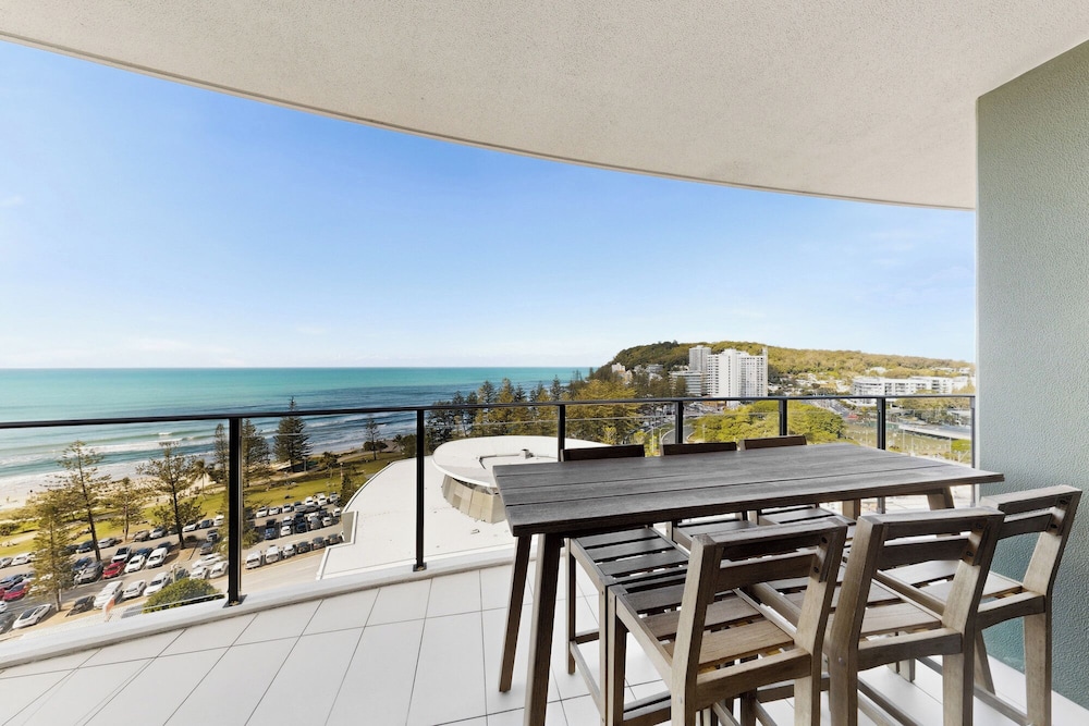 Ambience on Burleigh Beach 35/49