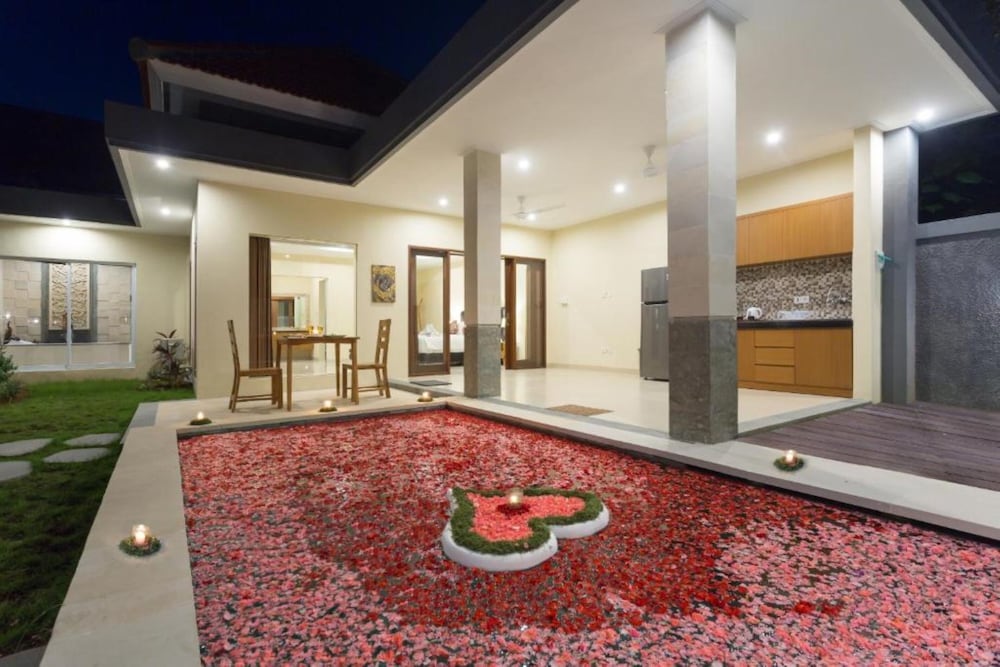 Kubu Petitenget Suite Seminyak 37/63
