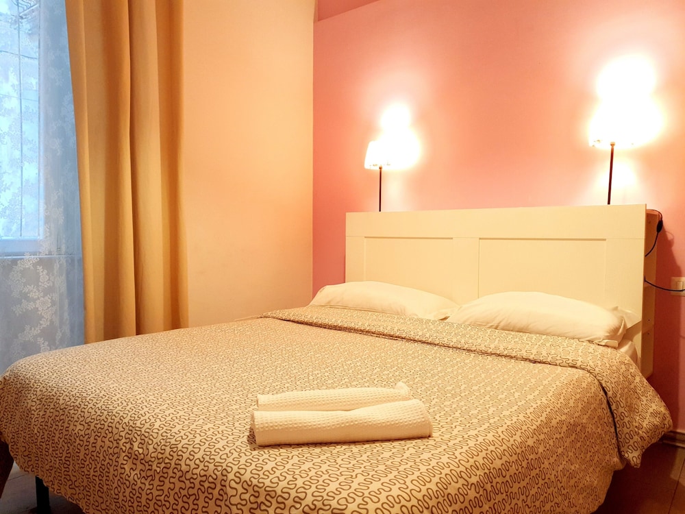 ROOM, DOUBLE BED, SHARED BATHROOM