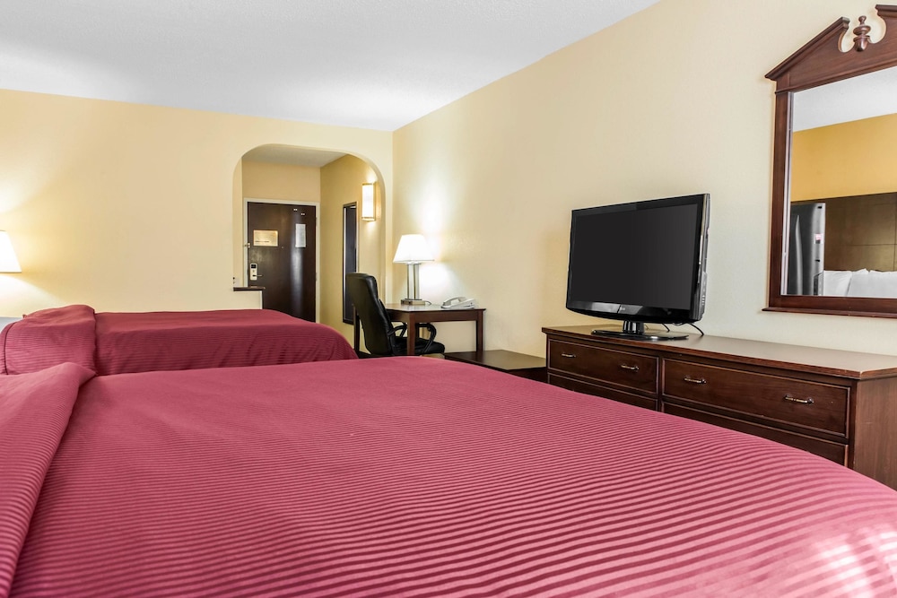 Clarion Inn & Suites Indianapolis Northwest 23/55