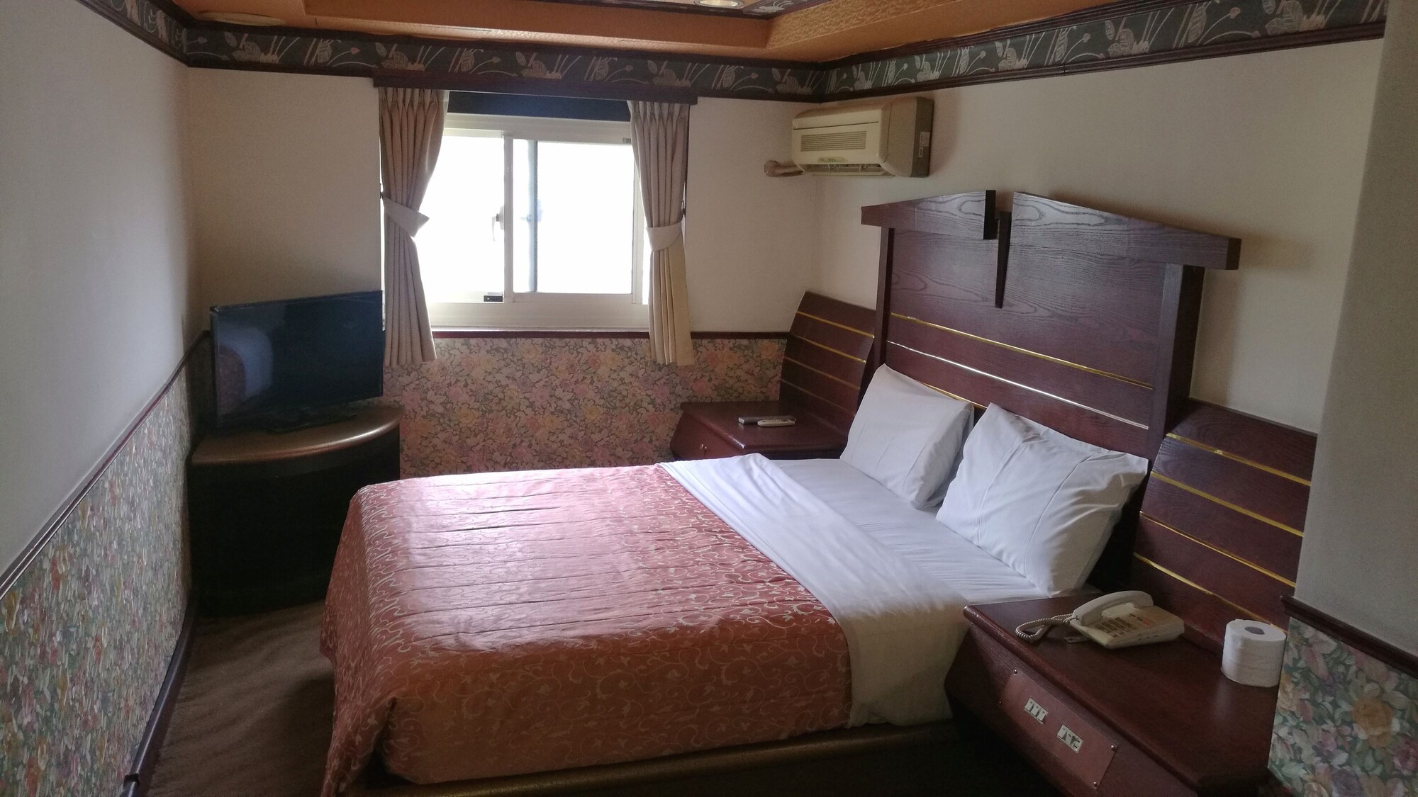 ROOM, DOUBLE BED