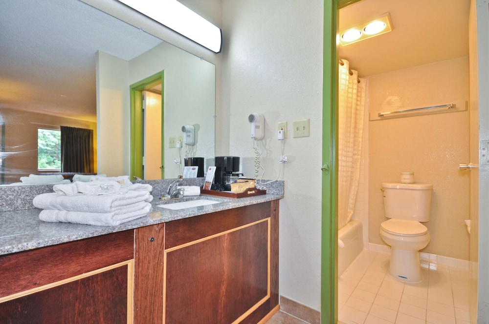 Country Hearth Inn & Suites Marietta 19/43