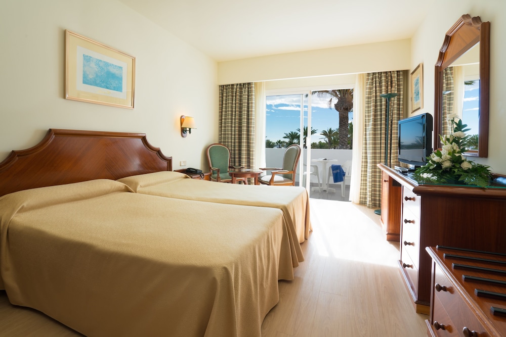 ROOM, SINGLE, DOUBLE BED