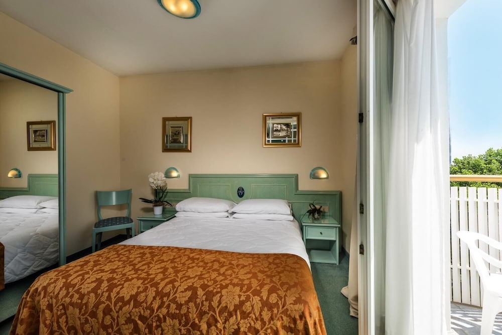 Salus Smart & Chic Hotel 11/34