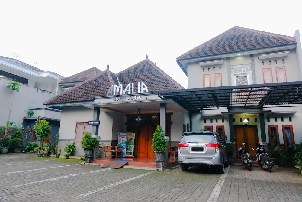 Hotel O Guest House Amalia Malang 8/52