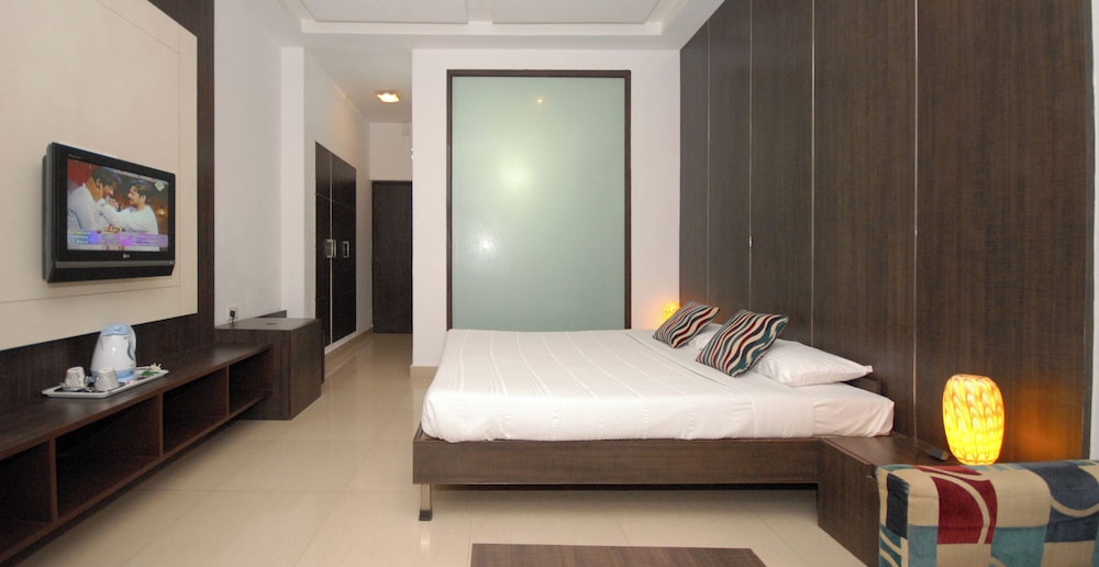 The New Marrion Hotel 12/44