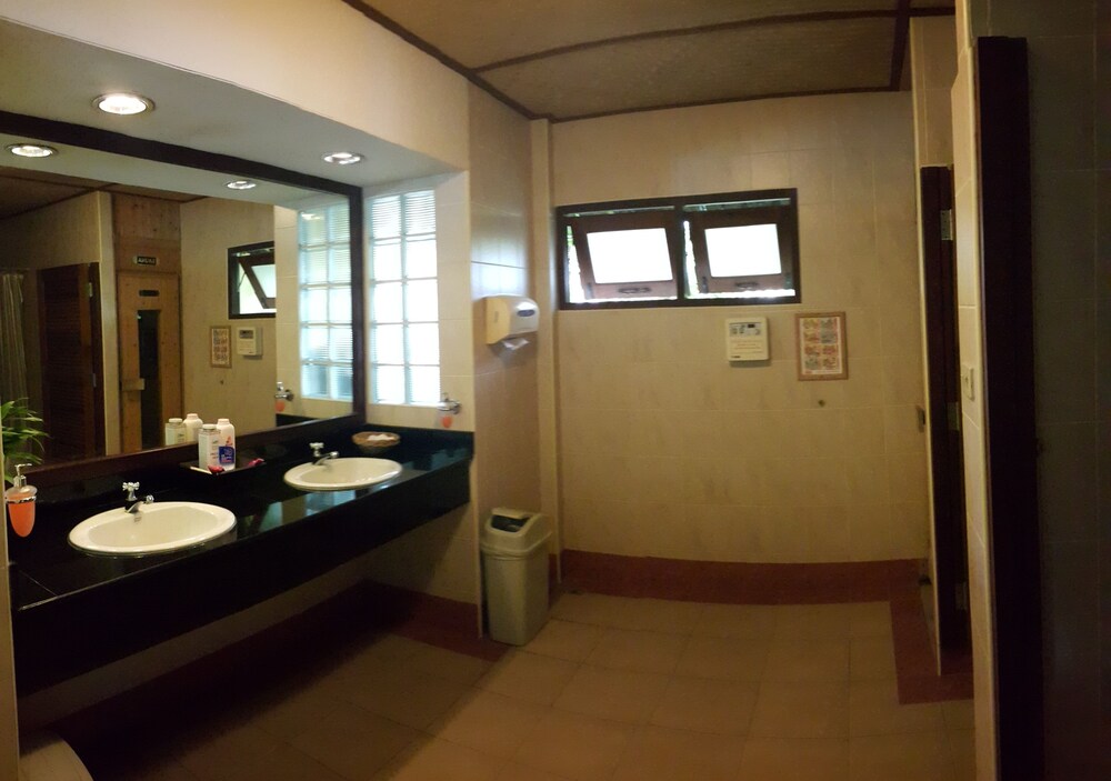 SUNSET VILLAGE BEACH RESORT 48/50