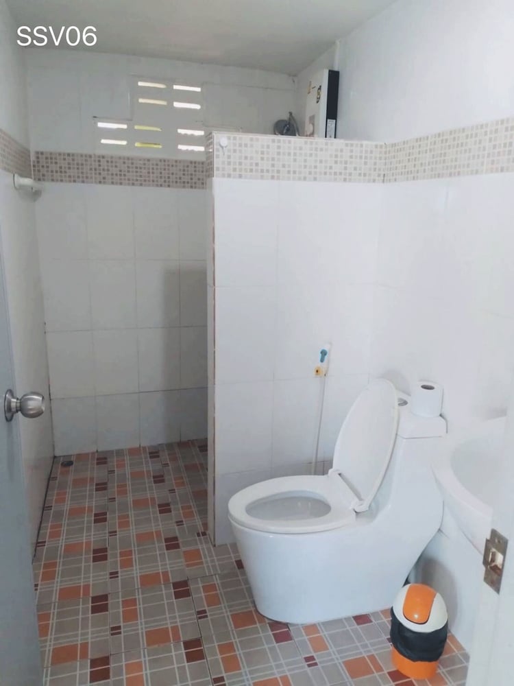 Phi Phi Cozy Seafront Resort 65/67