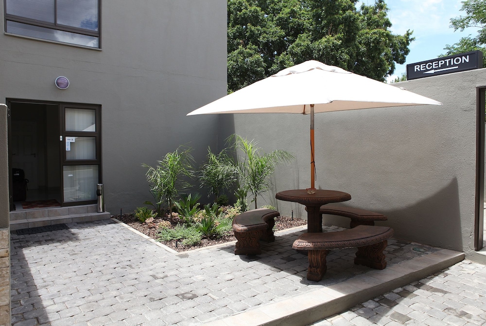 Hillside Executive Accommodation 29/59