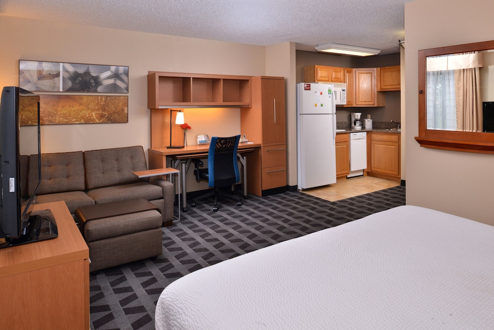 TownePlace Suites Detroit Warren 42/63