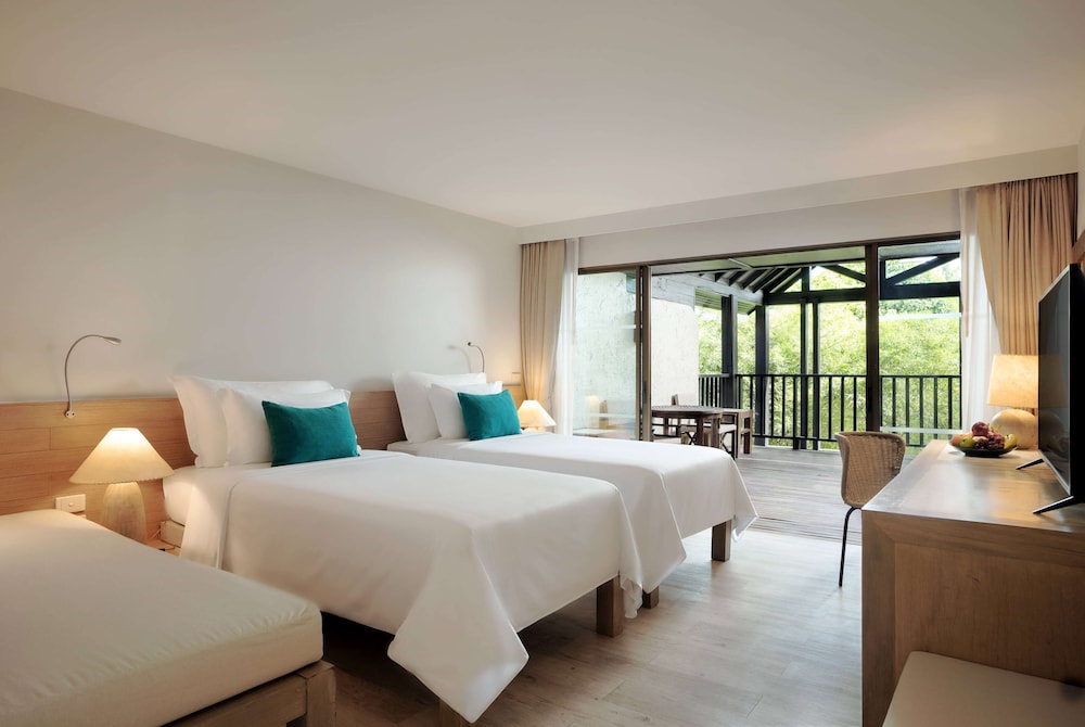 DELUXE, STUDIO, TWIN BEDS