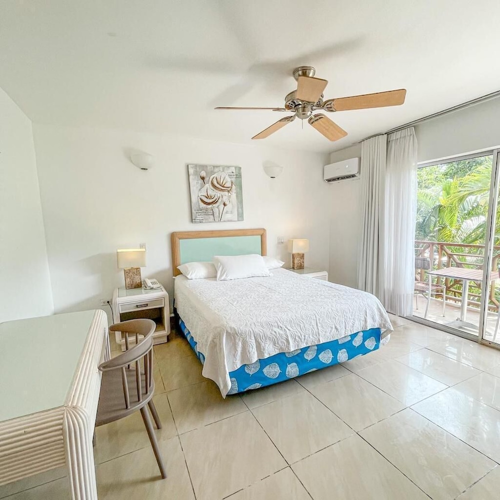 Hotel Cocoplum Beach 27/73