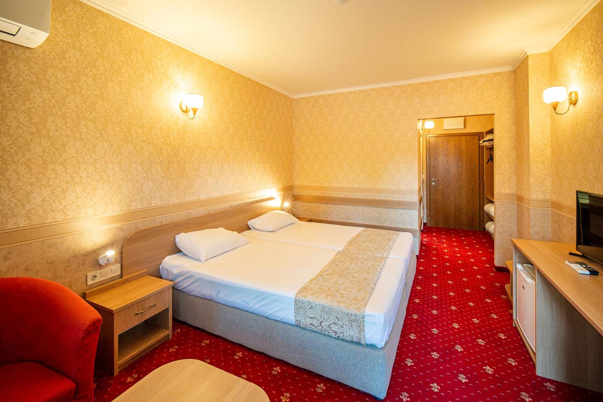 غرفة عائلية مع أريكة، PARK HOTEL SEVASTOKRATOR 3/3
