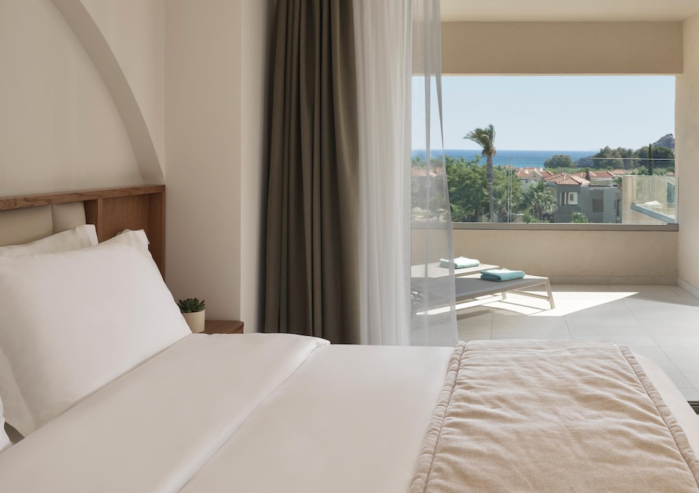 غرفة بثلاثة أسرّة بإطلالة على البحر، Lindos Princess Beach Resort & Spa 4/9