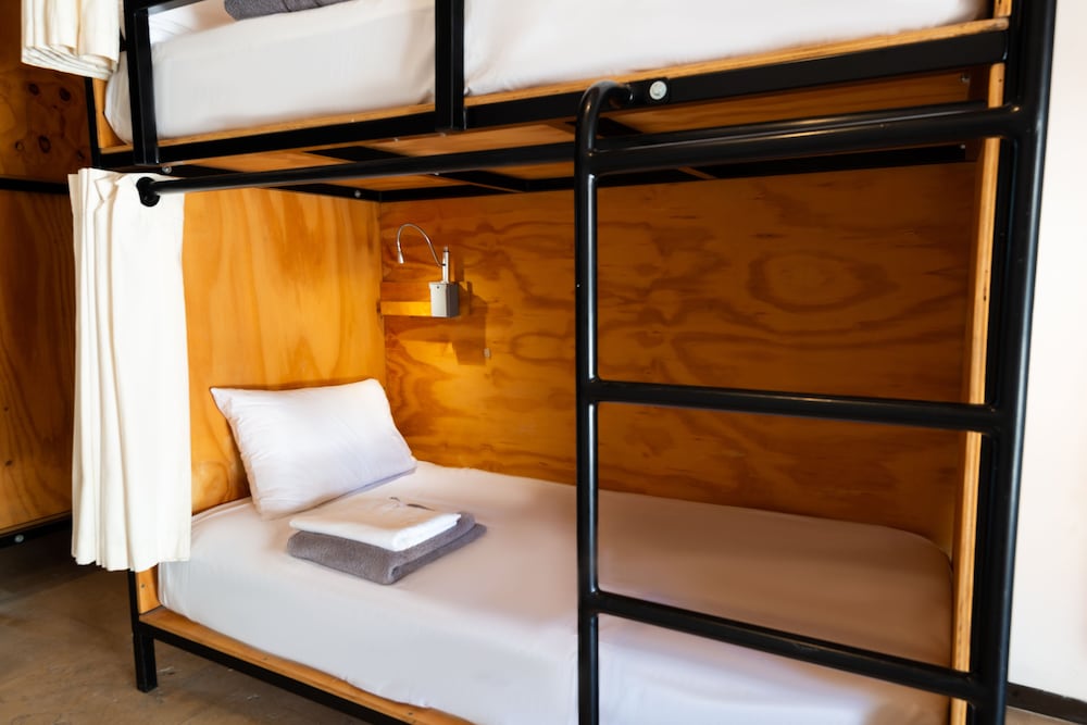 MIXED DORM, 12 BEDS
