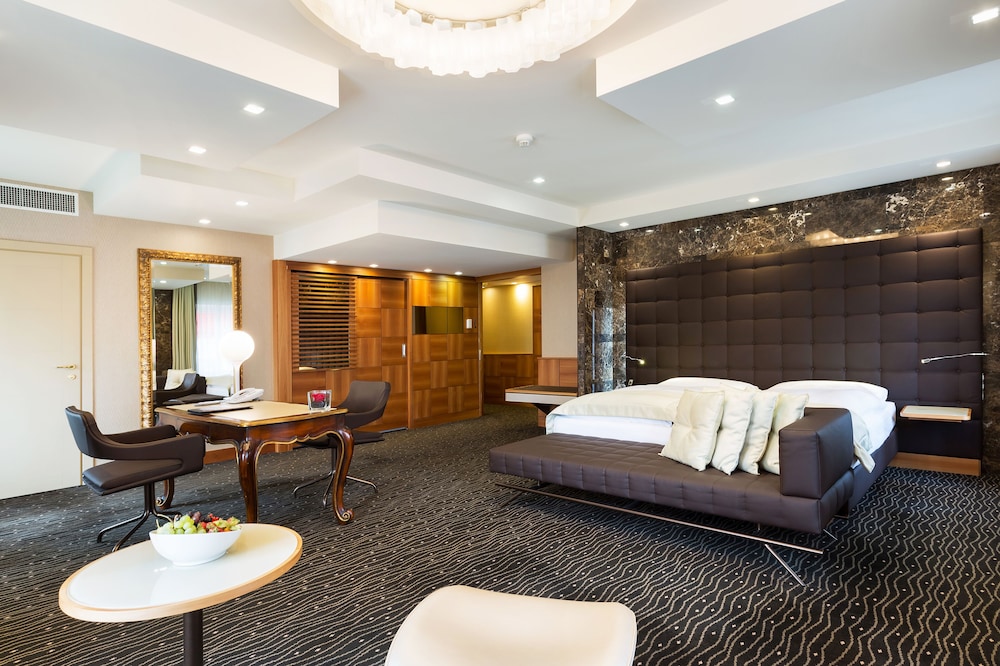 HOTEL ST GOTTHARD 11/84