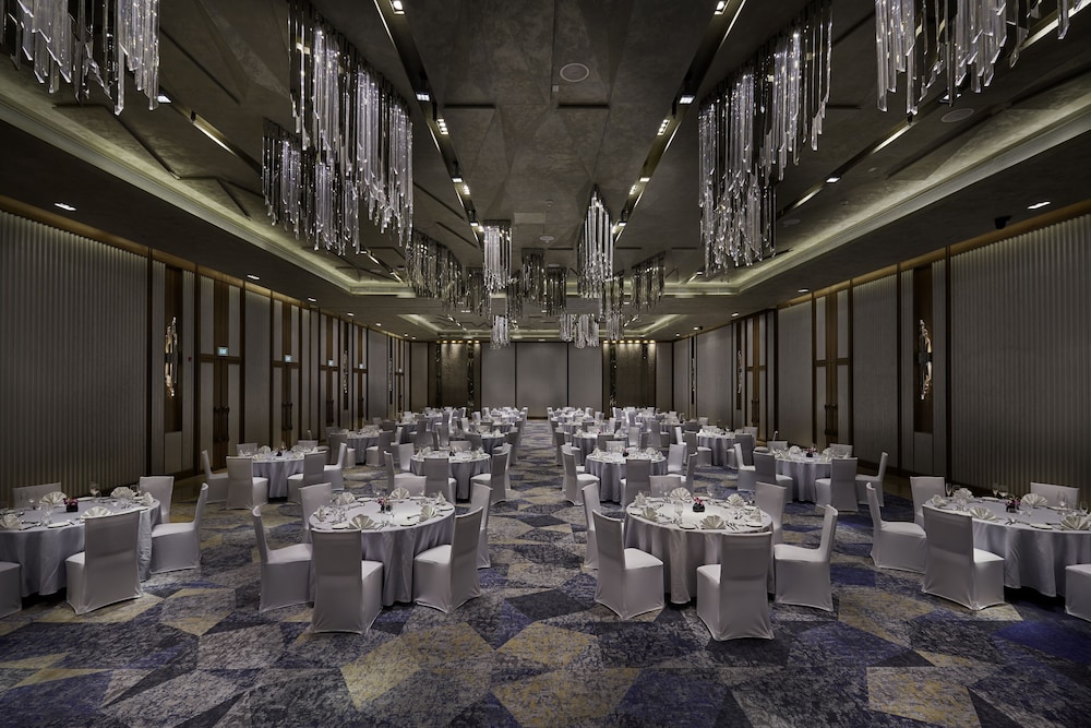 The Den Bengaluru, LXR Hotels & Resorts 38/50
