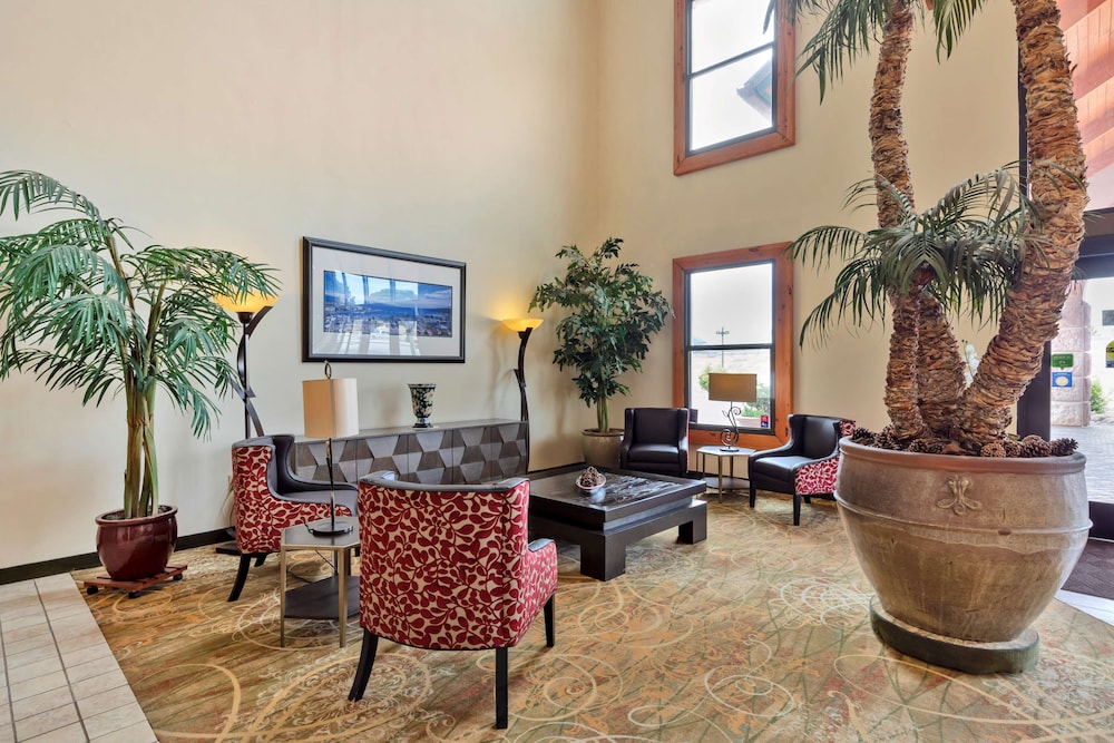 Best Western Plus Swiss Chalet Hotel & Suites 31/40
