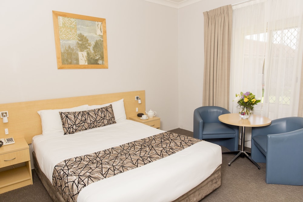 BATHURST MOTOR INN 27/59