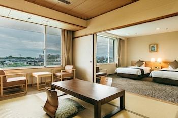 Japanese Western, 3 Futon Beds, Bathtub