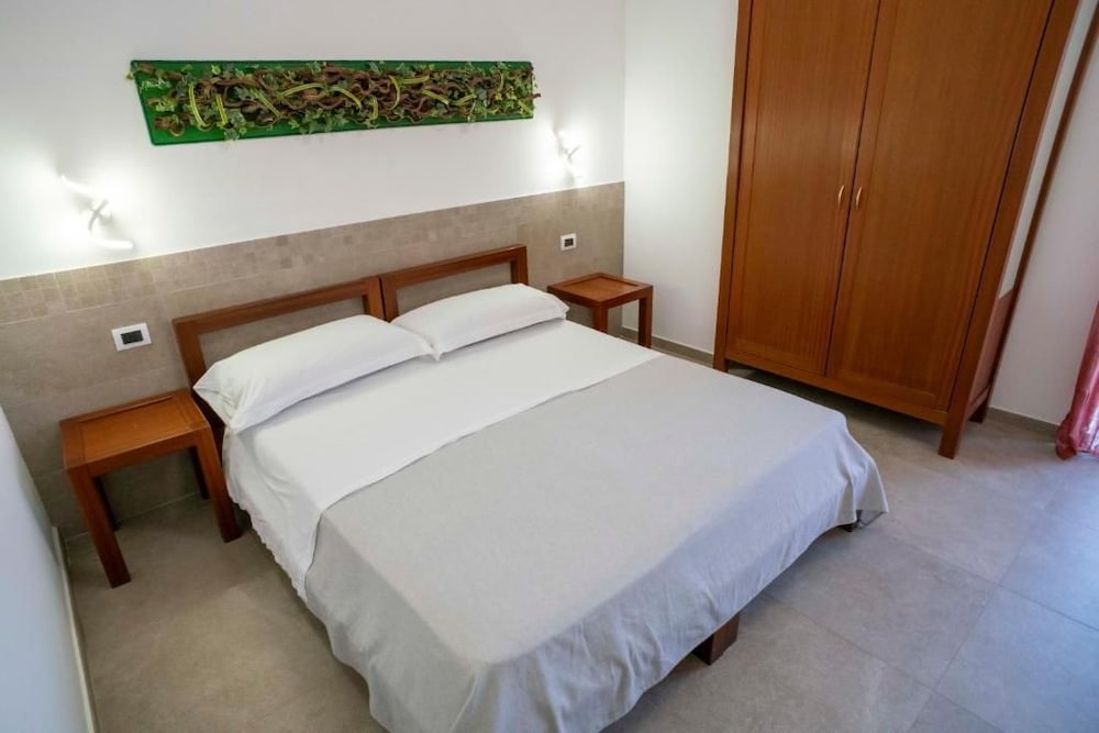 Petit Hotel 11/50