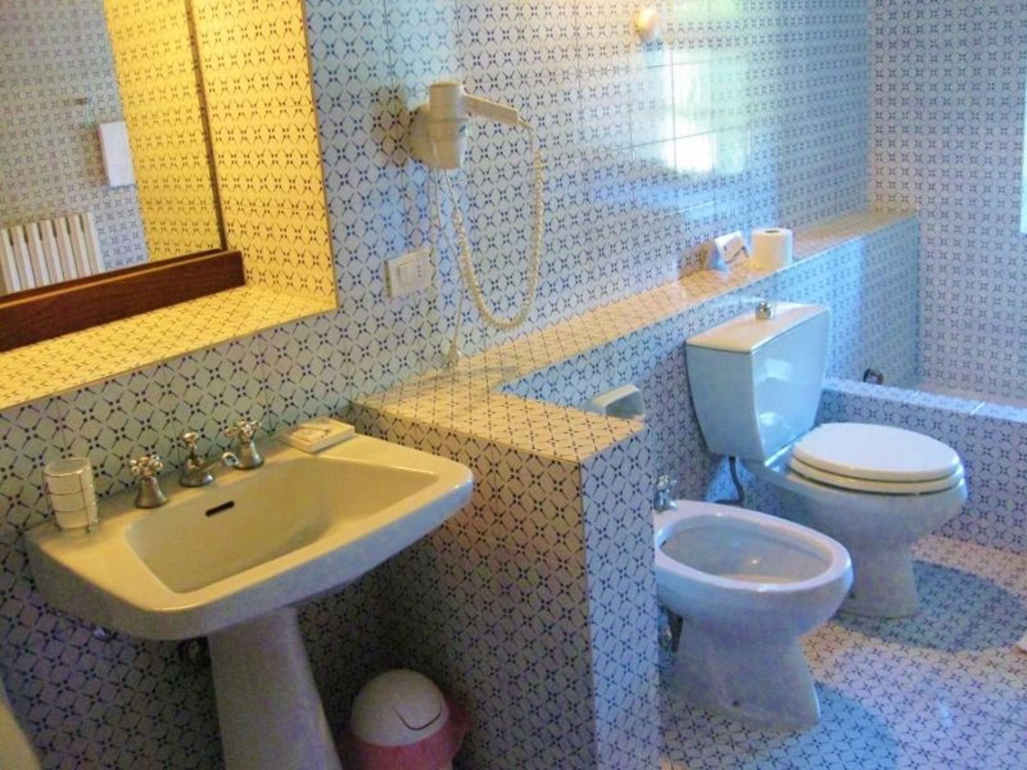 COMFORT, SUITE